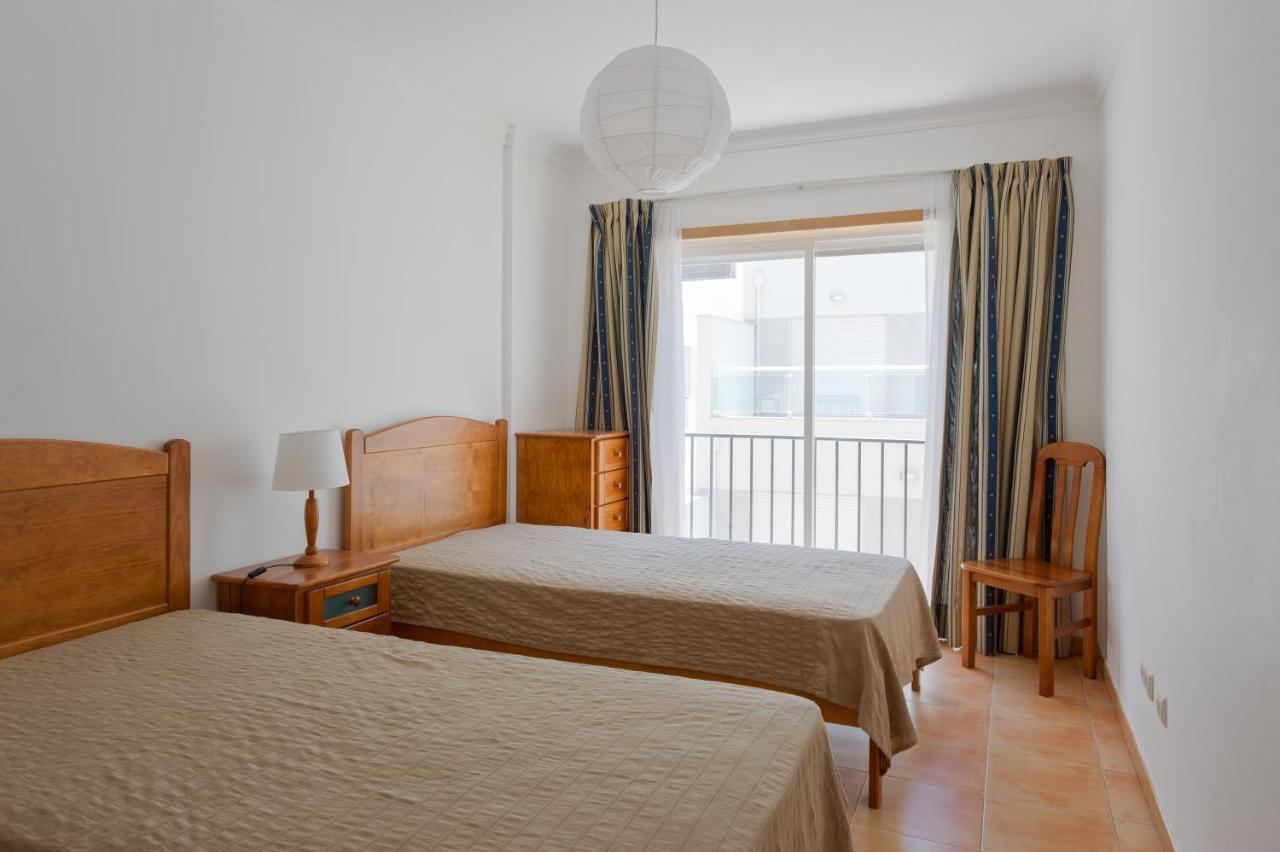 Monte Gordo Beach Flat With Balcony Exterior photo